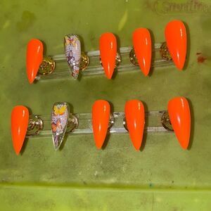 Really cute Spring/summer Press On Nails 🔥🔥Comes with 2 sets!